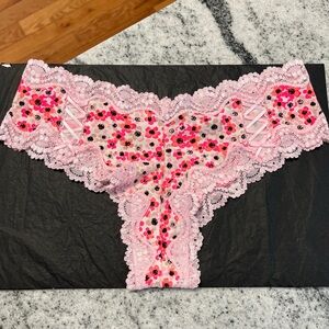 NEW Victoria’s Secret Very Sexy Pink Floral Lace Up Cheeky Panties VS Medium M